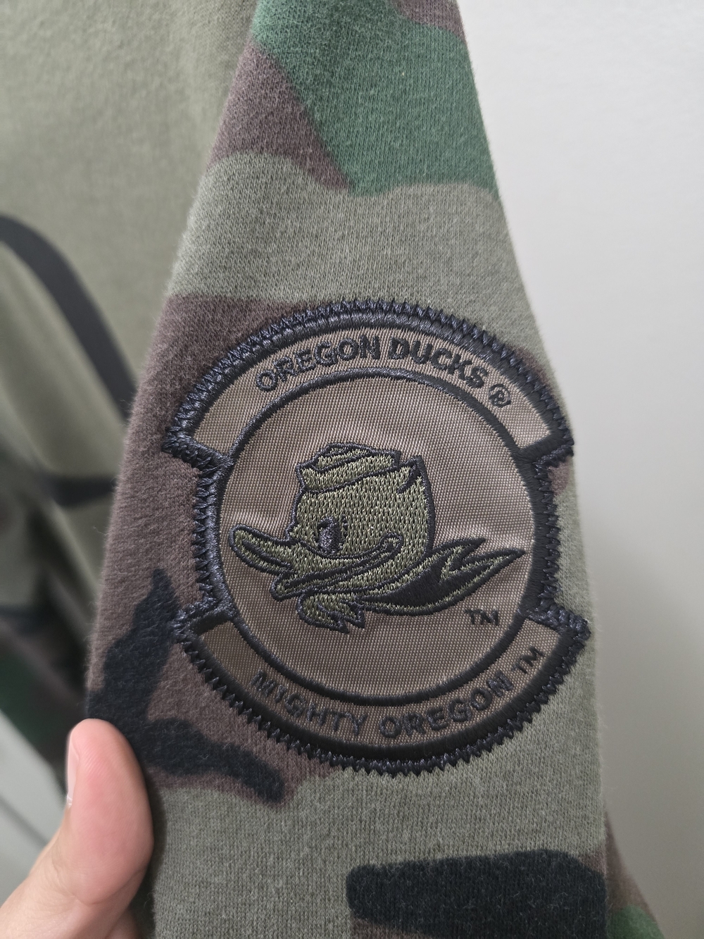 Nike Oregon Ducks OHT Military Appreciation Camo Crewneck Sweatshirt - Small - Picture 4 of 13